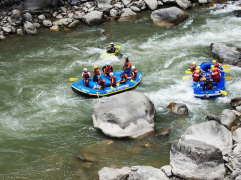 Whitewater Warriors: Nepal’s Top Kayak Training Adventure